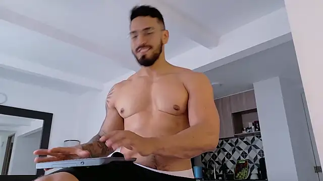 Snapshot of tony_muscle chatting on November 26, 2025, 8:42 pm tony muscle online show from November 26, 2025, 8:42 pm