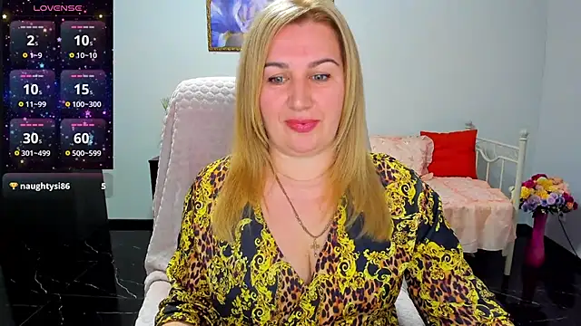 Snapshot of Lili_Crossi chatting on March 10, 2025, 6:49 am Lili Crossi online show from March 10, 2025, 6:49 am