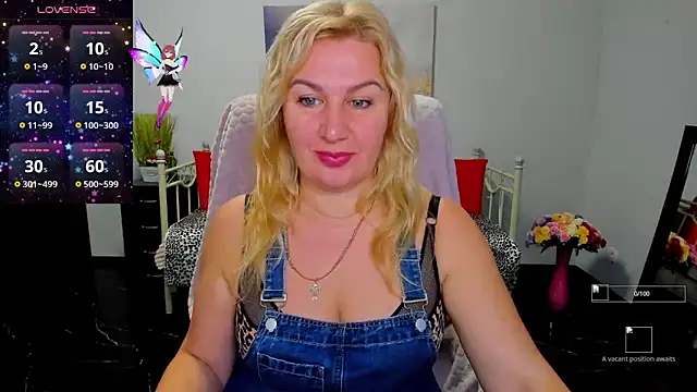 Snapshot of Lili_Crossi chatting on October 4, 2025, 5:31 am Lili Crossi online show from October 4, 2025, 5:31 am