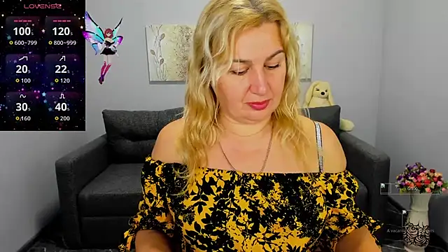 Snapshot of Lili_Crossi chatting on October 7, 2025, 5:30 am Lili Crossi online show from October 7, 2025, 5:30 am