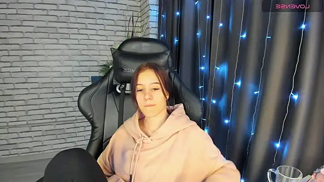 Snapshot of Tonya_Gray chatting on December 28, 2024, 1:18 am Tonya Gray online show from December 28, 2024, 1:18 am