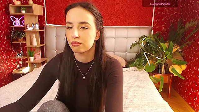 AuroraAksnesss online show from February 25, 2025, 1:00 pm