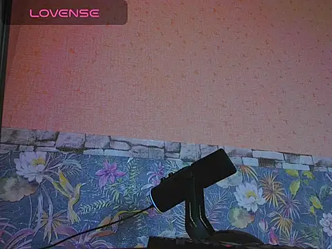 Chloe strip online show from October 20, 2025, 5:53 am