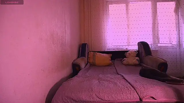 Chloe strip online show from September 15, 2025, 4:57 am