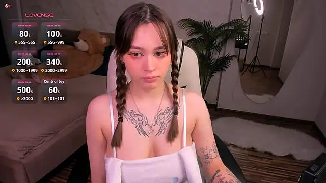 BadScarlet1 online show from December 3, 2025, 1:32 pm