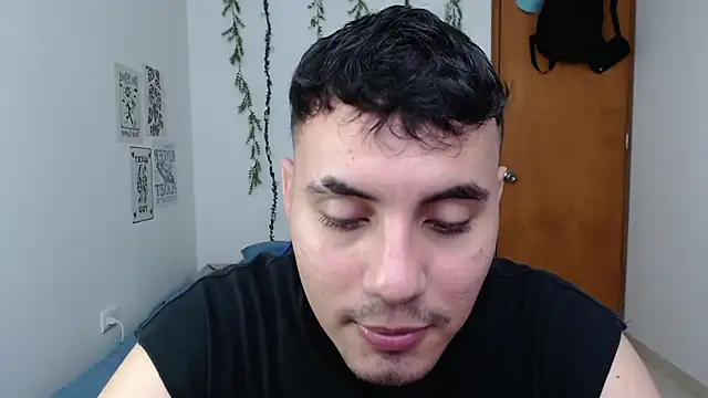 Snapshot of Donovanarmyy chatting on October 17, 2025, 8:43 pm Donovanarmyy online show from October 17, 2025, 8:43 pm