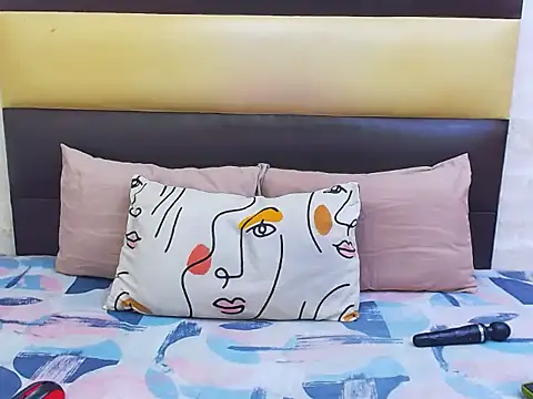 Snapshot of NunuBerry16 chatting on February 23, 2026, 11:44 am NunuBerry16 online show from February 23, 2026, 11:44 am