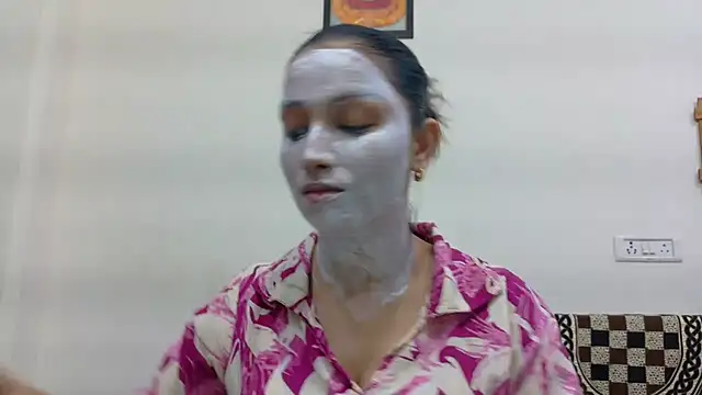 Snapshot of Aleena_Rai chatting on October 7, 2025, 7:26 pm Aleena Rai online show from October 7, 2025, 7:26 pm