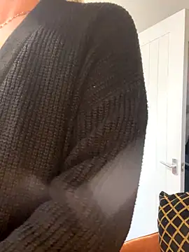 Snapshot of Barbie_26 chatting on November 19, 2025, 10:04 am Barbie 26 online show from November 19, 2025, 10:04 am