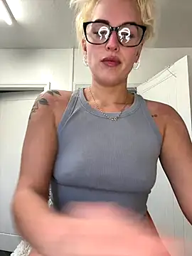 Snapshot of Barbie_26 chatting on December 3, 2024, 9:50 am Barbie 26 online show from December 3, 2024, 9:50 am