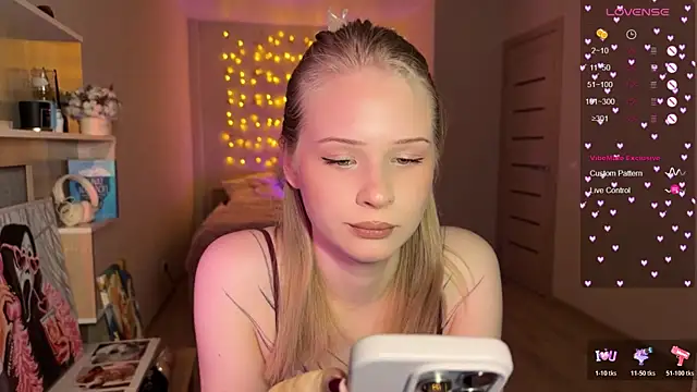 Snapshot of lisa_barbie chatting on December 15, 2025, 8:36 pm lisa barbie online show from December 15, 2025, 8:36 pm