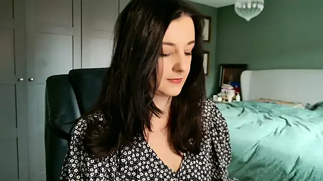 flatwhite0 online show from March 12, 2026, 9:35 am