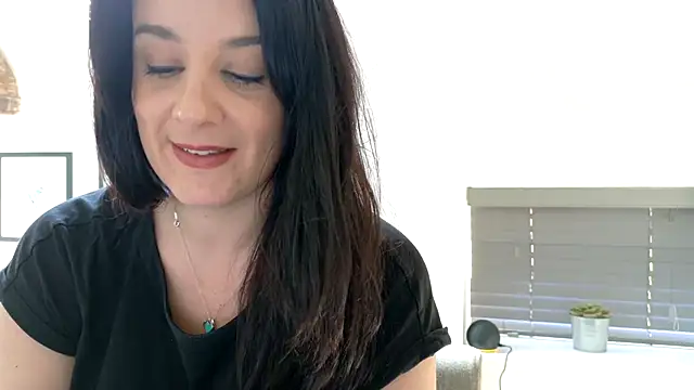 flatwhite0 online show from April 23, 2026, 12:29 pm