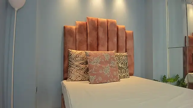 Snapshot of lou_rosse_ chatting on December 22, 2025, 8:53 pm lou rosse online show from December 22, 2025, 8:53 pm