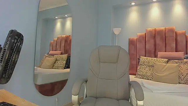 Snapshot of lou_rosse_ chatting on July 29, 2026, 7:35 pm lou rosse online show from July 29, 2026, 7:35 pm