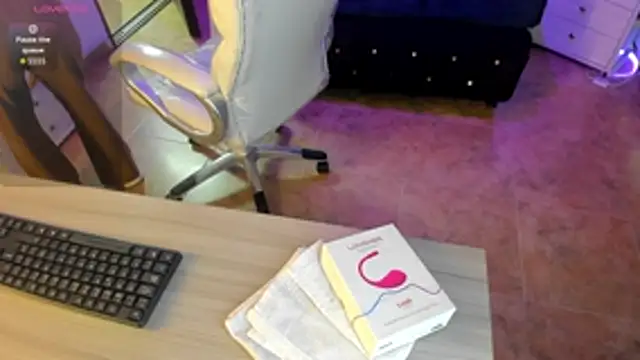 Snapshot of Amy_Kiitty_ chatting on December 18, 2025, 12:42 pm Amy Kiitty online show from December 18, 2025, 12:42 pm