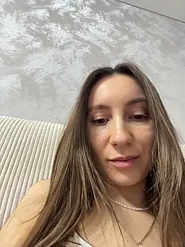 viviandaimond1 online show from December 1, 2025, 11:27 pm