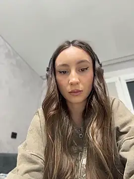 viviandaimond1 online show from April 14, 2026, 5:07 pm