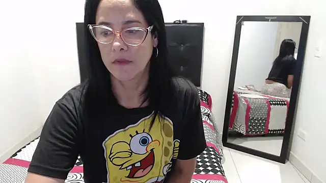 Snapshot of Antonella2_4 chatting on January 6, 2026, 12:20 pm Antonella2 4 online show from January 6, 2026, 12:20 pm