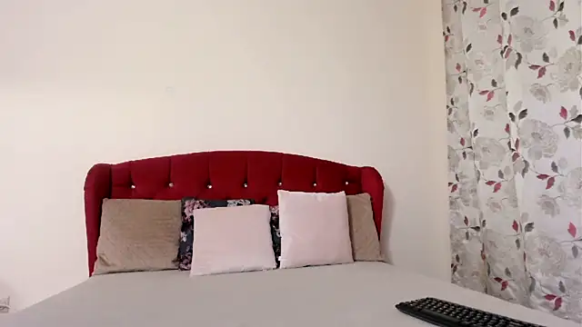 RoxyBestAsss online show from April 6, 2026, 4:19 am