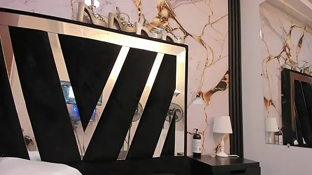 Snapshot of KarinaSimonz chatting on February 12, 2026, 1:16 am KarinaSimonz online show from February 12, 2026, 1:16 am