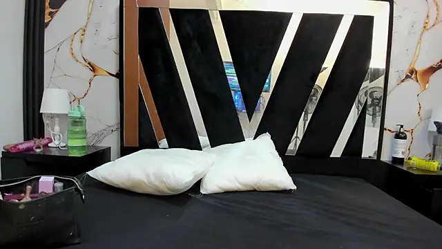 Snapshot of KarinaSimonz chatting on February 8, 2026, 7:11 pm KarinaSimonz online show from February 8, 2026, 7:11 pm