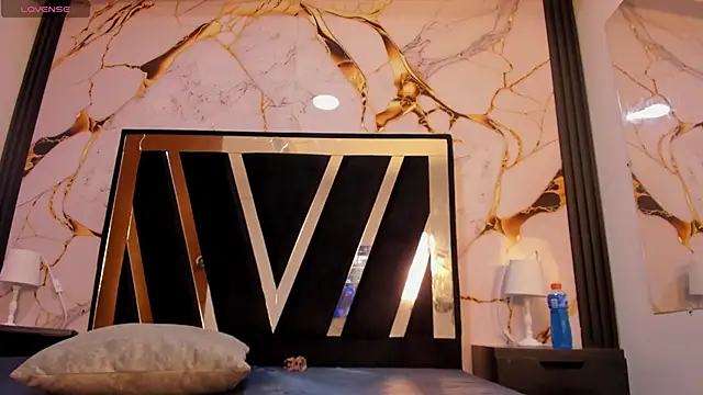 Snapshot of KarinaSimonz chatting on January 14, 2026, 8:01 pm KarinaSimonz online show from January 14, 2026, 8:01 pm