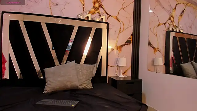 Snapshot of KarinaSimonz chatting on January 15, 2026, 7:39 pm KarinaSimonz online show from January 15, 2026, 7:39 pm