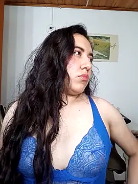 Snapshot of Emi_chik chatting on November 22, 2025, 10:47 am Emi chik online show from November 22, 2025, 10:47 am