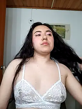 Snapshot of Emi_chik chatting on November 15, 2025, 11:25 am Emi chik online show from November 15, 2025, 11:25 am