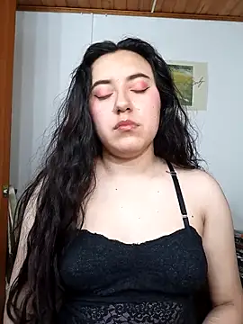 Snapshot of Emi_chik chatting on November 13, 2025, 11:25 am Emi chik online show from November 13, 2025, 11:25 am