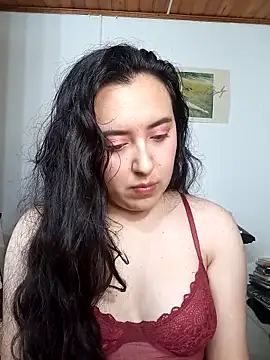 Snapshot of Emi_chik chatting on November 30, 2025, 9:32 am Emi chik online show from November 30, 2025, 9:32 am