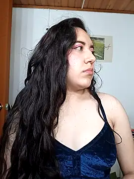 Snapshot of Emi_chik chatting on November 21, 2025, 11:09 am Emi chik online show from November 21, 2025, 11:09 am