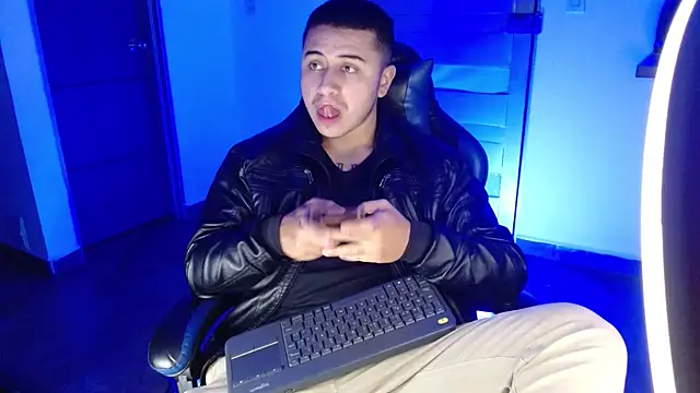 Snapshot of SexyBoy-Bigclit chatting on June 5, 2026, 2:16 am SexyBoy-Bigclit online show from June 5, 2026, 2:16 am