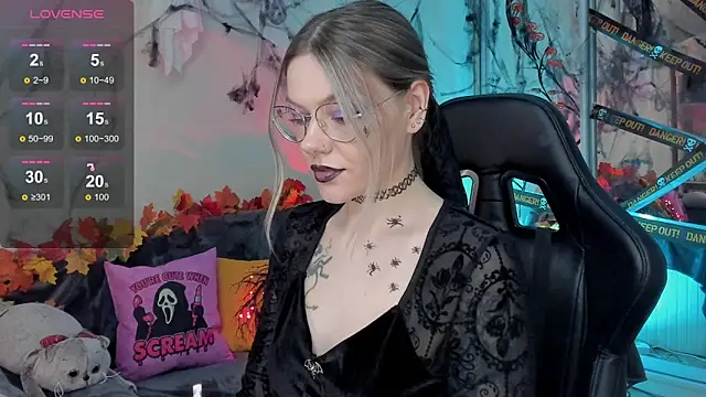 Snapshot of Marta_May_ chatting on October 24, 2025, 4:39 pm Marta May online show from October 24, 2025, 4:39 pm