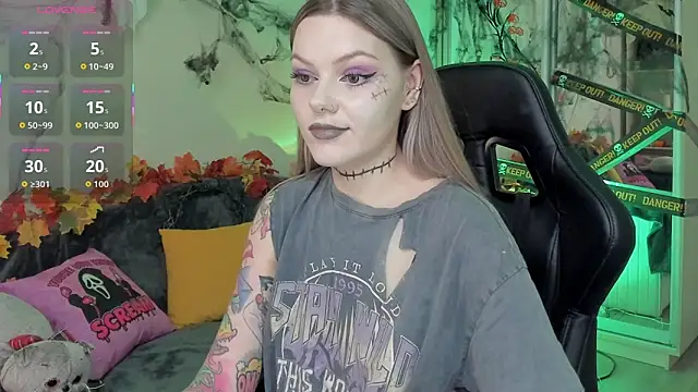 Snapshot of Marta_May_ chatting on October 26, 2025, 5:57 pm Marta May online show from October 26, 2025, 5:57 pm