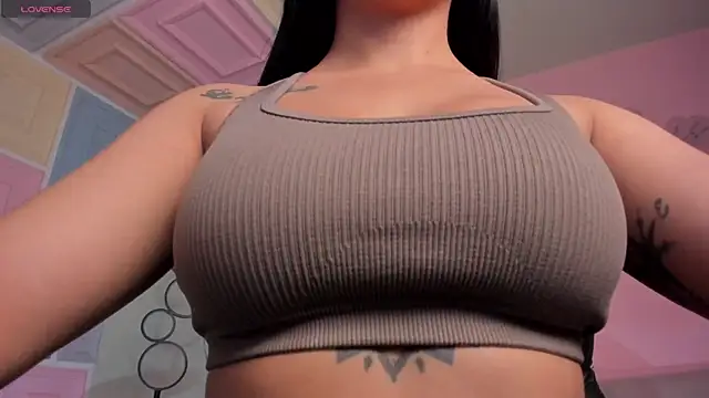 Snapshot of KatieNolan_1 chatting on February 4, 2026, 6:47 pm KatieNolan 1 online show from February 4, 2026, 6:47 pm