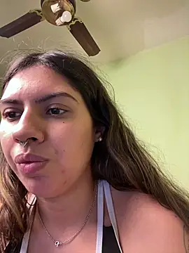 Snapshot of Argentiiniita chatting on April 10, 2026, 11:01 pm Argentiiniita online show from April 10, 2026, 11:01 pm