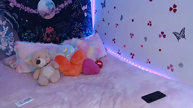 Emillyy m online show from September 9, 2025, 9:46 pm