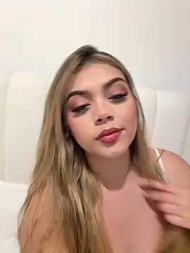 Snapshot of thaliafox_ chatting on March 20, 2025, 4:51 am thaliafox  online show from March 20, 2025, 4:51 am