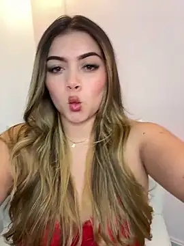 Snapshot of thaliafox_ chatting on December 4, 2024, 4:26 am thaliafox  online show from December 4, 2024, 4:26 am