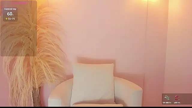 Snapshot of thaliafox_ chatting on September 23, 2025, 10:17 pm thaliafox  online show from September 23, 2025, 10:17 pm