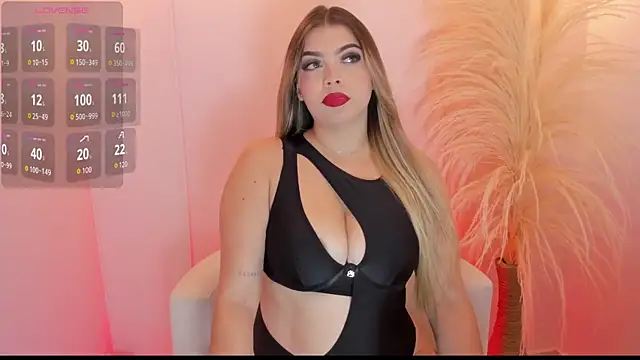Snapshot of thaliafox_ chatting on October 1, 2025, 9:51 pm thaliafox  online show from October 1, 2025, 9:51 pm