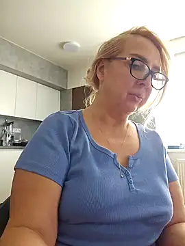 Snapshot of MariaRichi_ chatting on March 12, 2025, 10:26 am MariaRichi  online show from March 12, 2025, 10:26 am