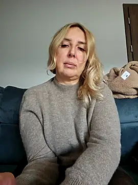 Snapshot of MariaRichi_ chatting on November 27, 2025, 12:49 pm MariaRichi online show from November 27, 2025, 12:49 pm