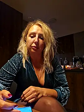 Snapshot of MariaRichi_ chatting on October 16, 2025, 6:49 pm MariaRichi  online show from October 16, 2025, 6:49 pm