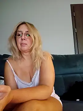 Snapshot of MariaRichi_ chatting on November 25, 2025, 7:30 am MariaRichi online show from November 25, 2025, 7:30 am