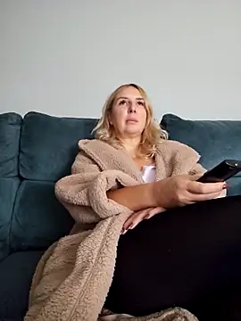 Snapshot of MariaRichi_ chatting on November 21, 2025, 8:02 am MariaRichi online show from November 21, 2025, 8:02 am