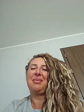 Snapshot of MariaRichi_ chatting on October 7, 2025, 8:26 am MariaRichi  online show from October 7, 2025, 8:26 am