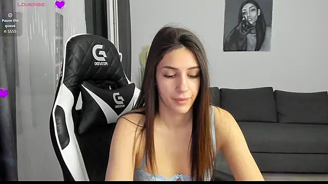 Kimi Ivy online show from December 14, 2025, 5:02 am